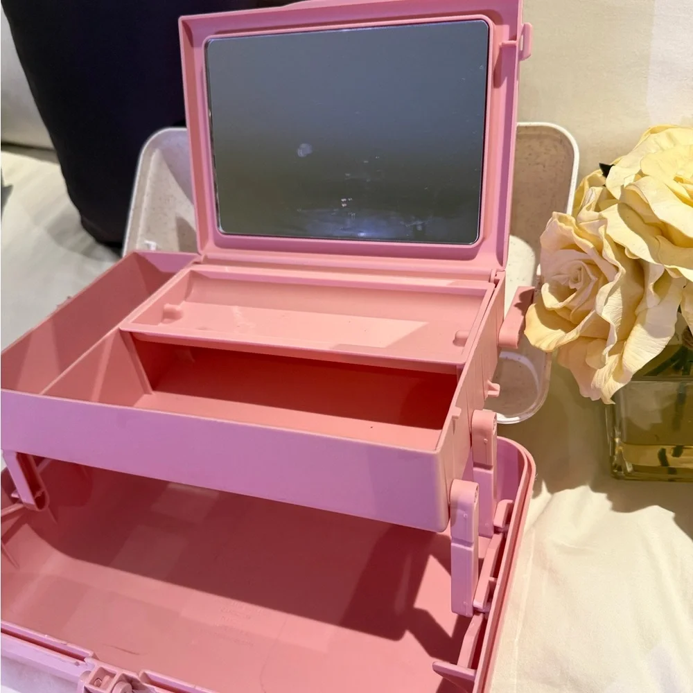 Caboodles On-The-Go Girl makeup box in the Funfetti Flitter Over Dusty Rose colo - Picture 3 of 4
